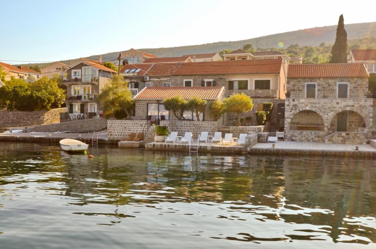 Leut Stone Residence Tivat Extérieur photo