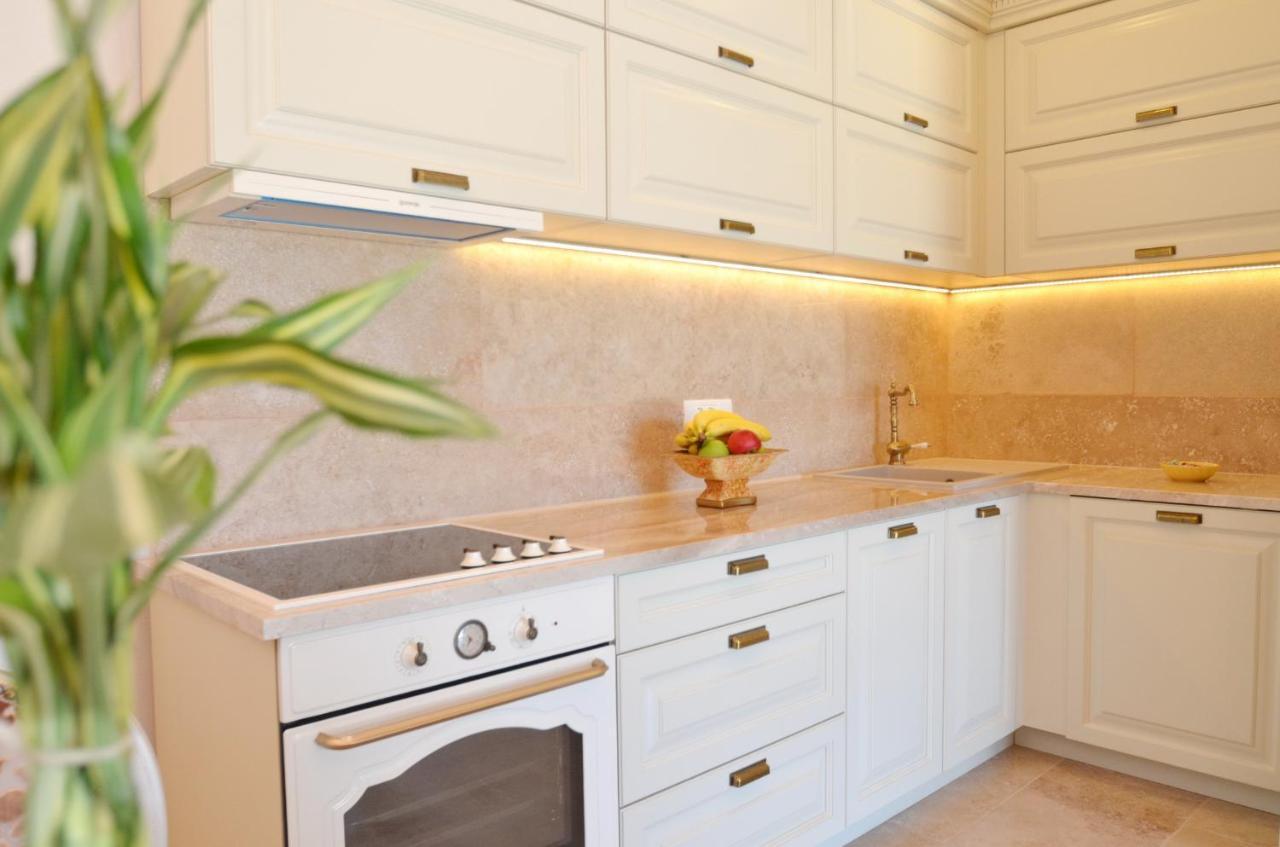 Leut Stone Residence Tivat Extérieur photo