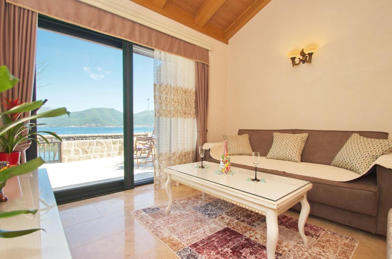 Leut Stone Residence Tivat Extérieur photo