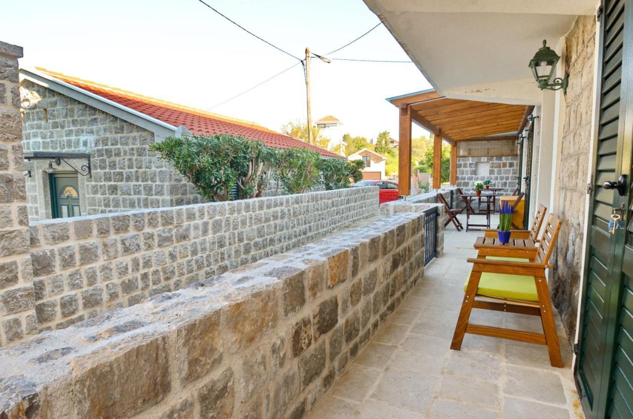 Leut Stone Residence Tivat Extérieur photo
