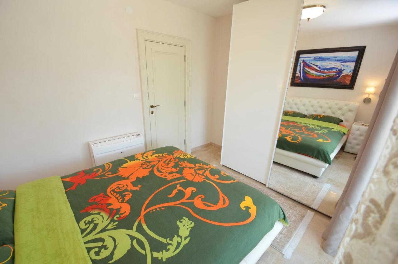 Leut Stone Residence Tivat Extérieur photo