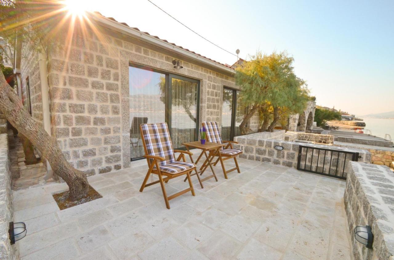 Leut Stone Residence Tivat Extérieur photo