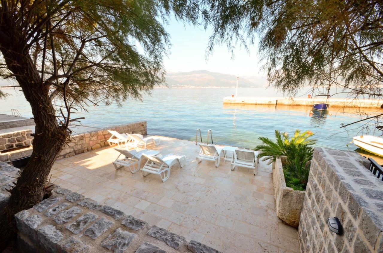 Leut Stone Residence Tivat Extérieur photo