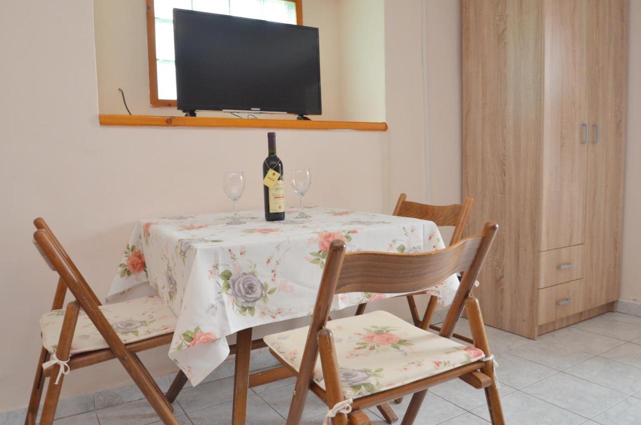 Leut Stone Residence Tivat Extérieur photo