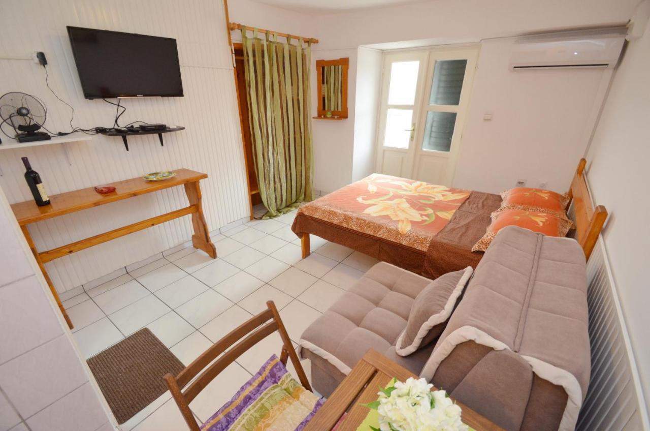 Leut Stone Residence Tivat Extérieur photo