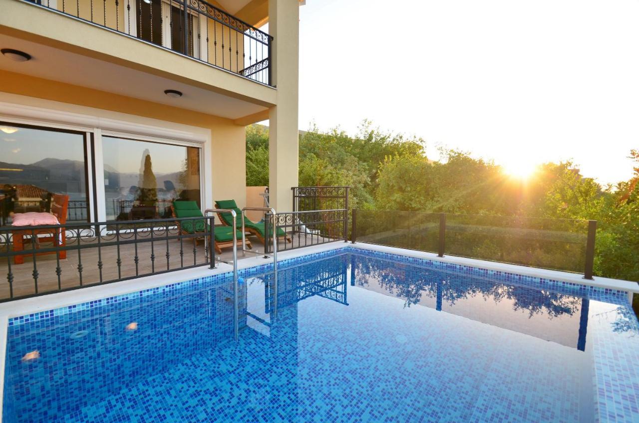 Leut Stone Residence Tivat Extérieur photo