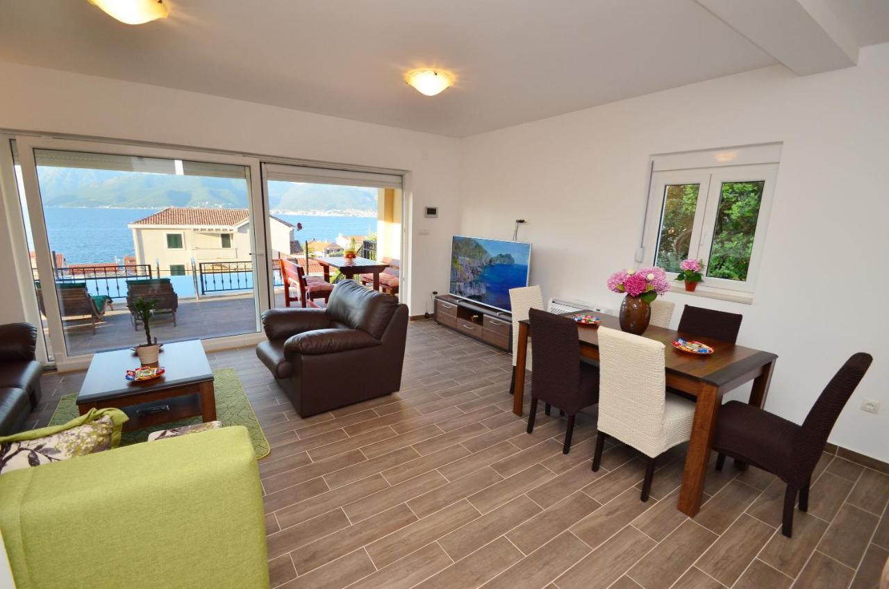 Leut Stone Residence Tivat Extérieur photo