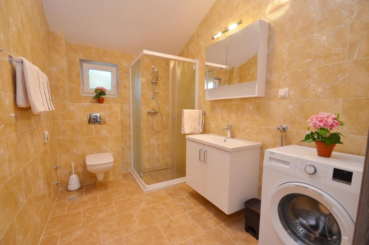 Leut Stone Residence Tivat Extérieur photo