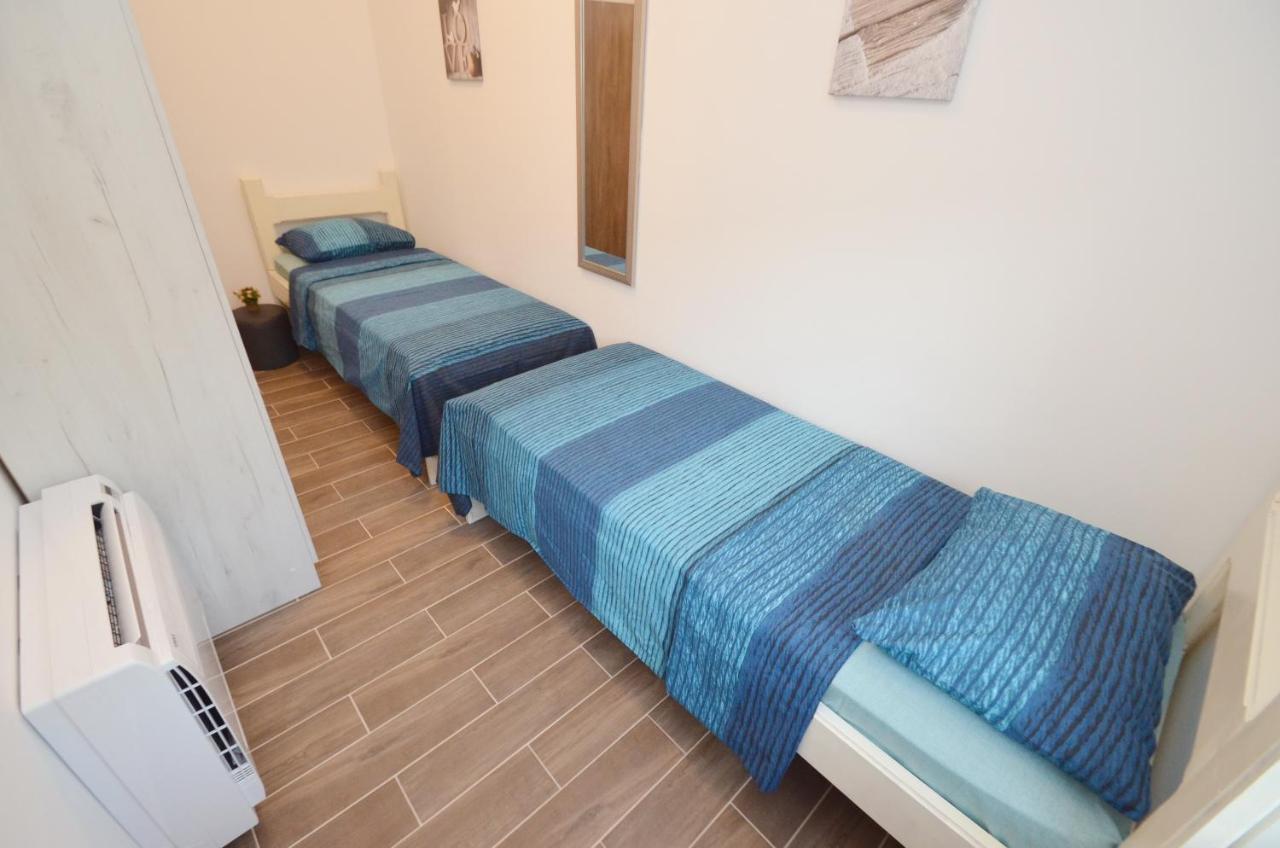 Leut Stone Residence Tivat Extérieur photo